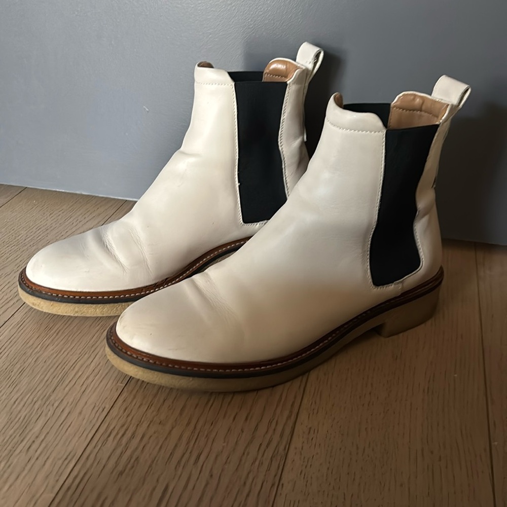 White everlane Chelsea boots